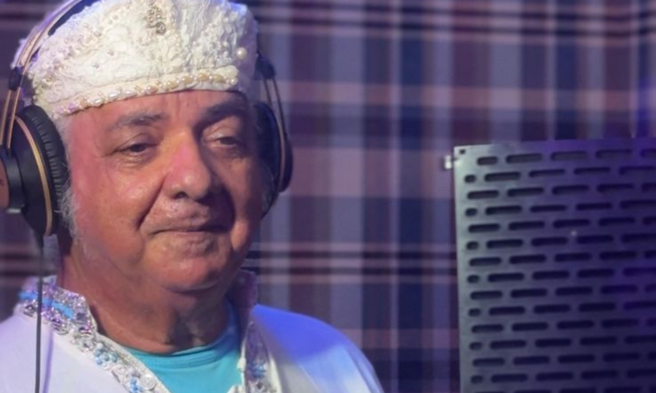 Gerônimo Santana dá voz ao jingle das Festas Populares da TV Aratu. Foto: Raissa Gomes | Aratu On