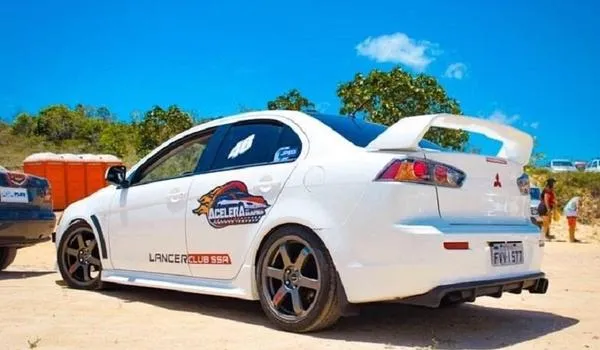 Autos e Motos: com visual arrojado, Lancer ?transpira? esportividade e cai no gosto dos jovens