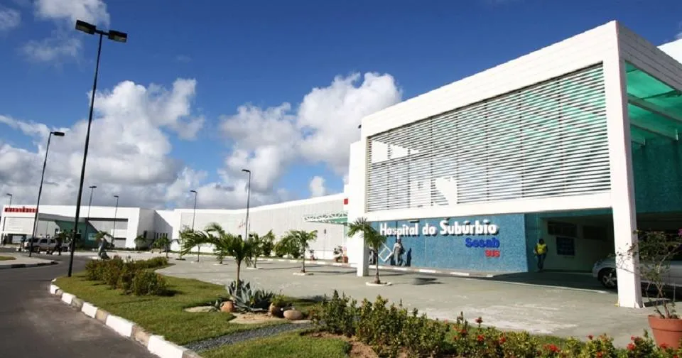 Durante tiroteio entre criminosos, homem morre após ser atingido dentro de casa em Salvador