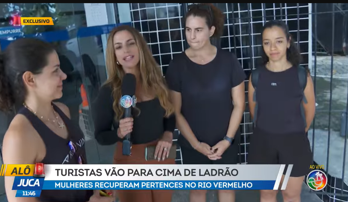 Tr&ecirc;s turistas recuperam pertences ap&oacute;s tentativa de roubo no Rio Vermelho. Foto: Reprodu&ccedil;&atilde;o TV Aratu.