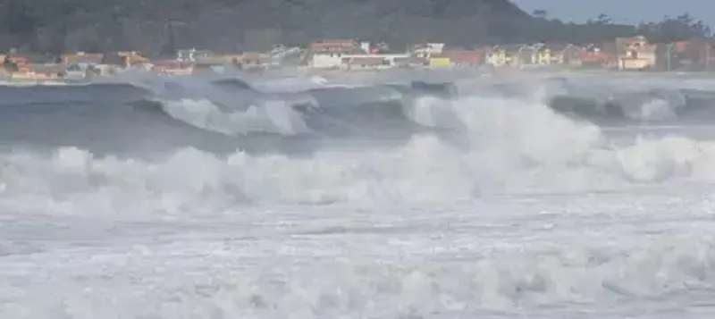 DEU RUIM: Final de semana pode ter chuva e ondas de 4 metros em Salvador