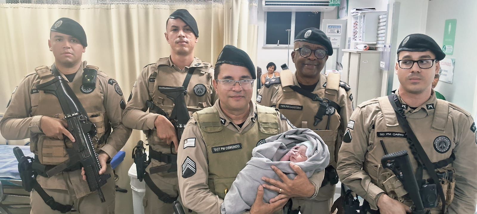 A rec&eacute;m-nascida foi encaminhada para uma maternidade, onde recebeu atendimento m&eacute;dico.| Foto: Pol&iacute;cia Militar
