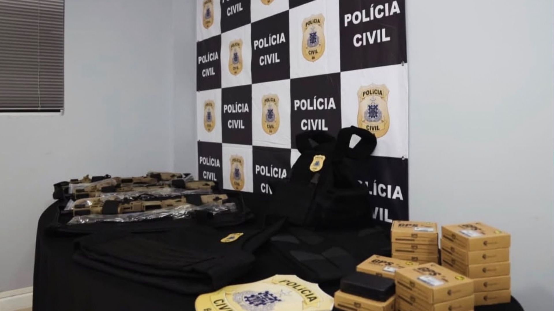 Pol&iacute;cia Civil recebe armamento e delegado destaca: &ldquo;mesmo fuzil que &eacute; utilizado na guerra em Israel&rdquo;