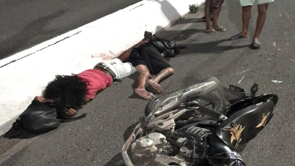 Dois homens são mortos a tiros e corpos são encontrados na Avenida Contorno