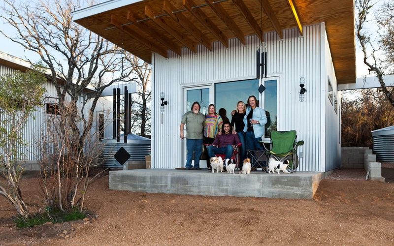 O conceito de comunidades intencionais como o Bestie Row tem crescido entre idosos que buscam autonomia sem abrir m&atilde;o de apoio social/Foto: Redes Sociais&nbsp;