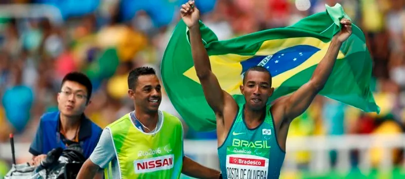 ‘VOO HISTÓRICO’: Ricardo Costa supera americano e fatura o ouro no salto em distância para cegos