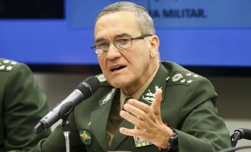 Comandante do Exército repudia ataque a Bolsonaro e pede “combate aos radicalismos”