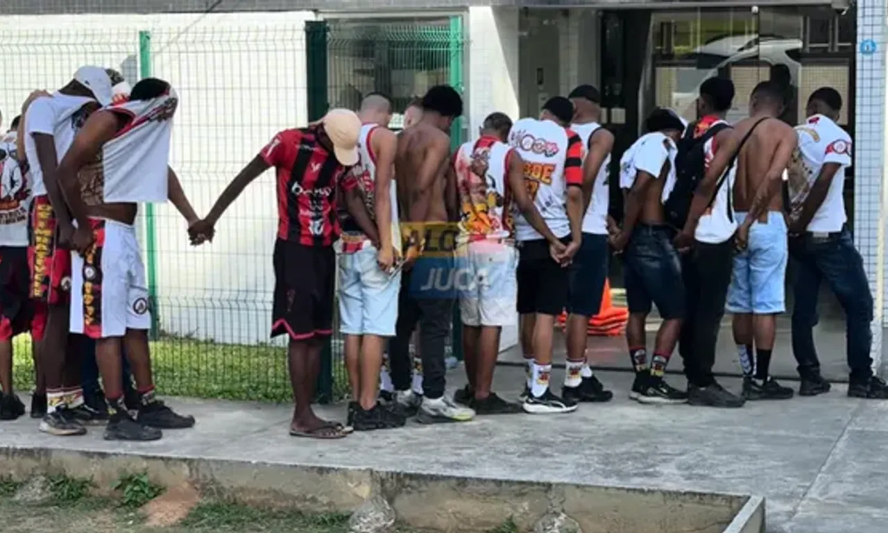 Ap&oacute;s o ataque, equipes da Pol&iacute;cia Militar localizaram um grupo com cerca de 60 pessoas nas proximidades da Avenida 29 de Mar&ccedil;o. Foto: Reprodu&ccedil;&atilde;o