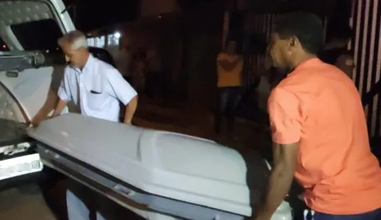 Para realizar fetiche de corno, homem chama outro para sexo a três, mas se arrepende e mata a namorada 