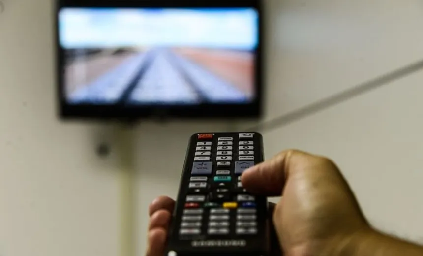 BRASIL: Acesso à internet por TV já é maior do que por tablet, diz IBGE