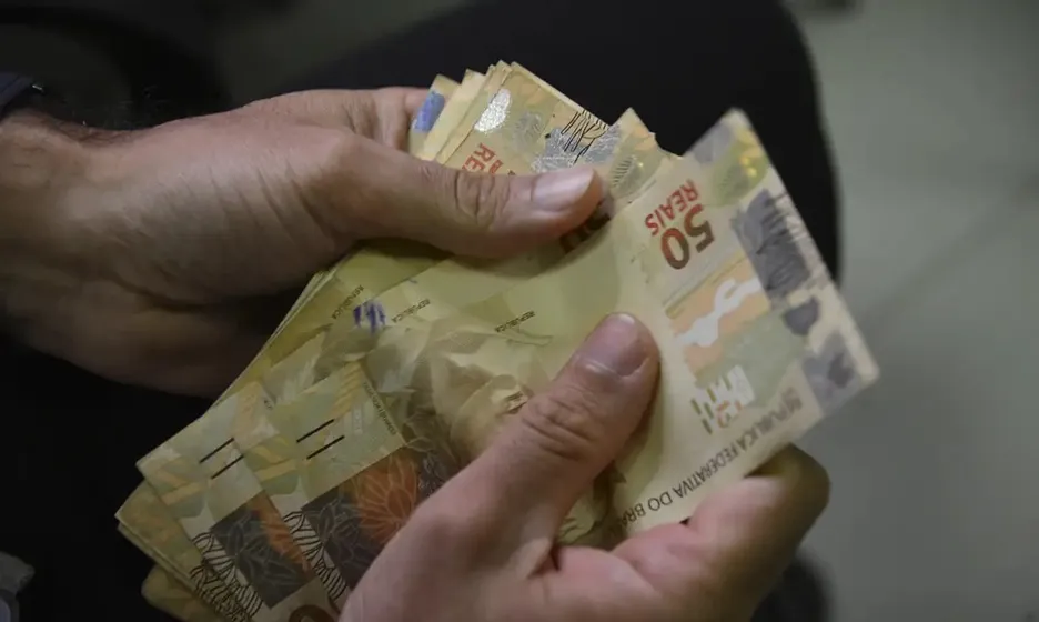 Servidores do executivo federal terão aumento de 9% nos salários