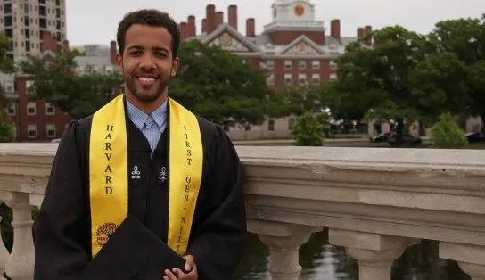 Jovem mineiro é o primeiro brasileiro negro a se formar na Universidade de Harvard