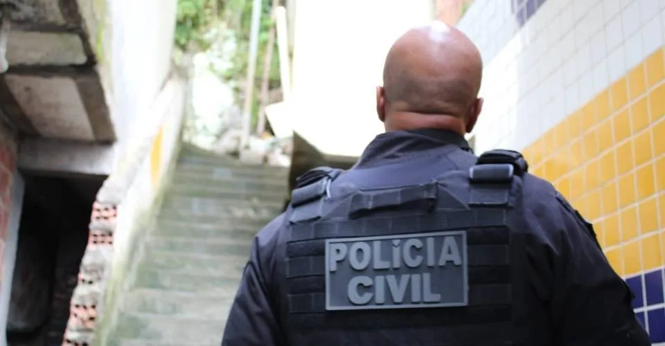 Homem é preso em Teixeira de Freitas por suspeita de estuprar filho de dois anos