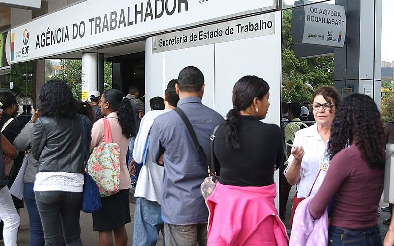 A taxa de desemprego de longo prazo tamb&eacute;m apresentou queda, com 1,06 milh&atilde;o de pessoas procurando trabalho h&aacute; pelo menos dois anos/Foto: Jos&eacute; Cruz / Ag&ecirc;ncia Brasil