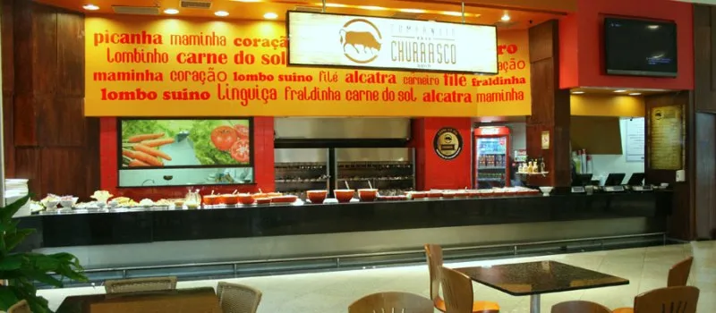 CORRERIA: Rompimento em mangueira de máquina de refrigerante causa tumulto no Shopping Salvador