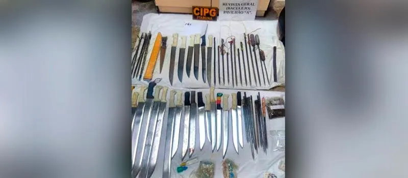 ?OPERAÇÃO BACULEJO?: Facões, chaves de algemas e drogas são apreendidos em presídio