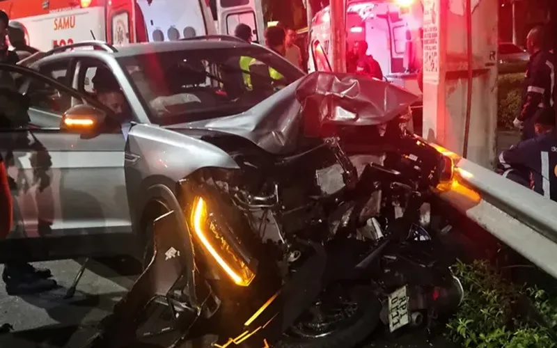 Segundo a Polícia Militar, também houve princípio de tumulto e tentativa de agressão contra os ocupantes do carro/Foto: Reprodução