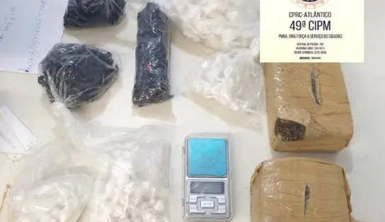 Trio percebe aproximação do Peto e corre, mas PM vence "pega-pega" e acha 900 porções de cocaína em Salvador