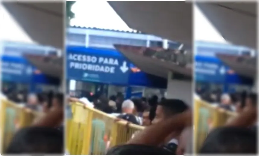 Movimento de retorno do feriado para Salvador tem grande fila para embarque no ferry boat; veja vídeo