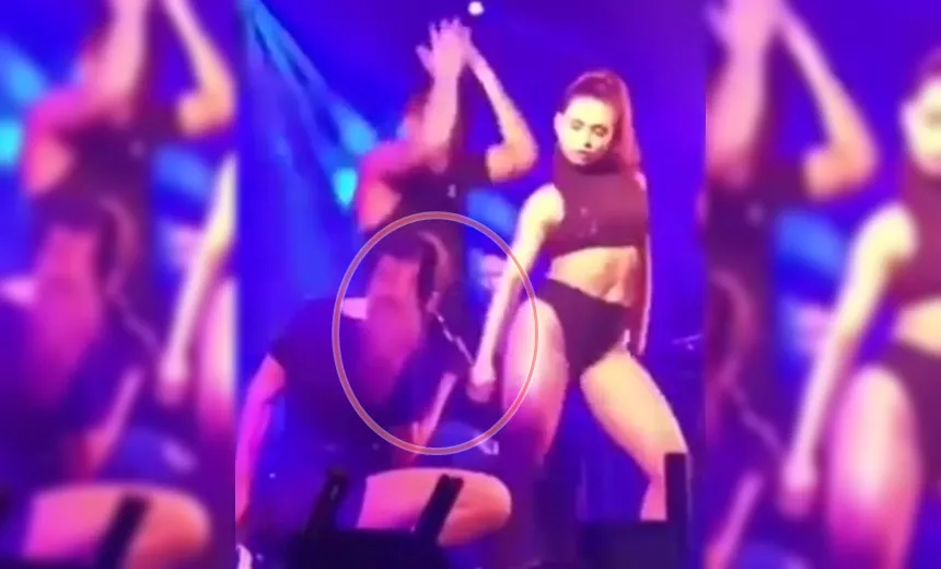 Assista; dançarino da Anitta é flagrado excitado durante apresentação e ?volume? chama atenção da cantora