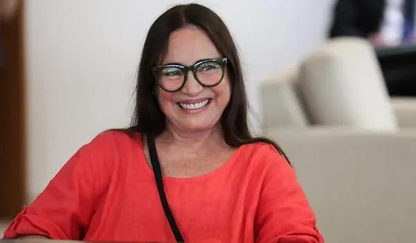 Regina Duarte é alvo de processo por divulgar notícia falsa contra a ex-primeira-dama Marisa Letícia 