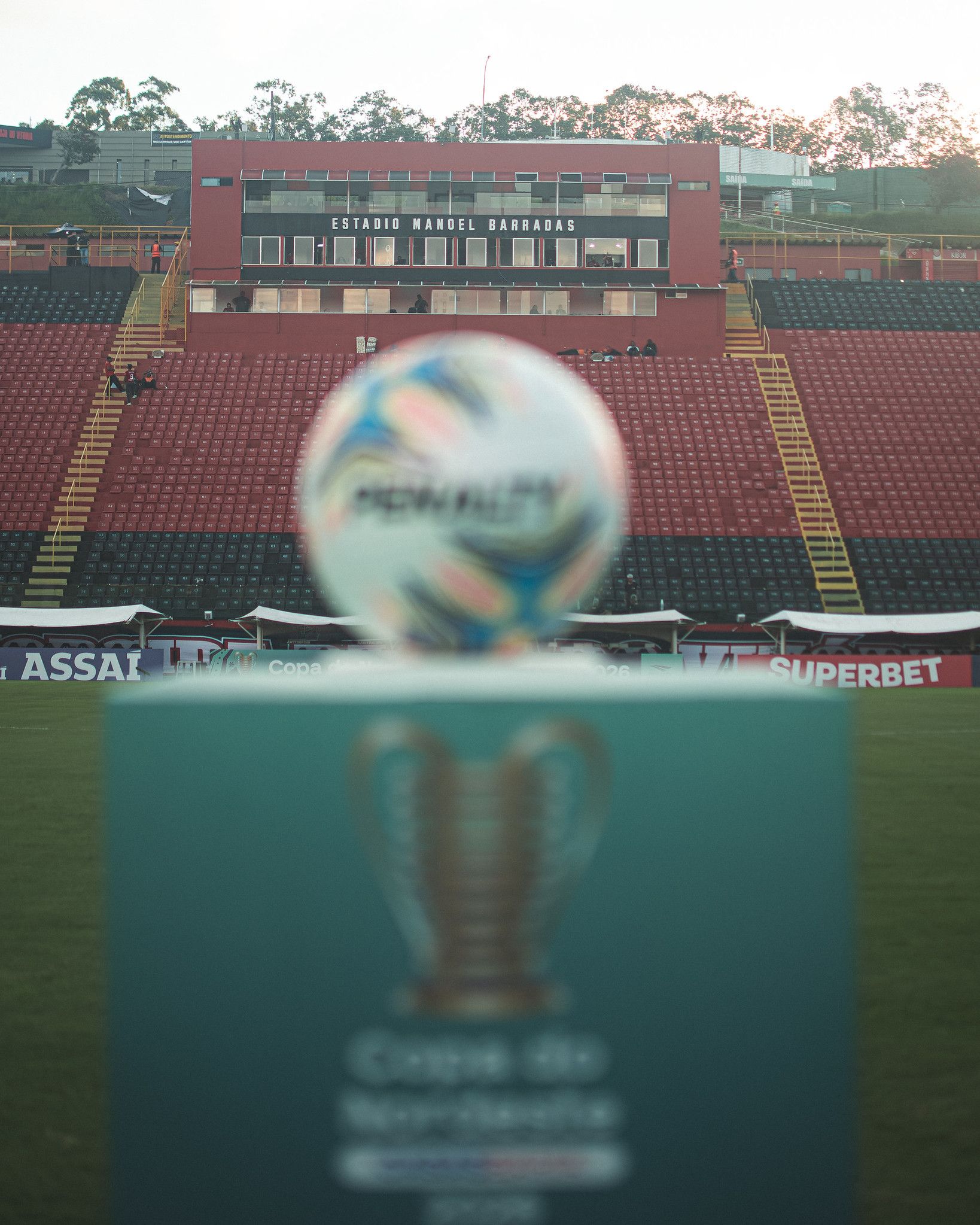 Em jogo que vale vaga para a semifinal da Copa do Nordeste 2026, confira onde assistir Vit&oacute;ria x Cear&aacute; e demais detalhes. Foto: Victor Ferreira/EC Vit&oacute;ria
