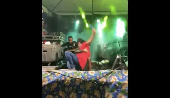 VÍDEO: Palco desaba durante festa junina em Ipirá