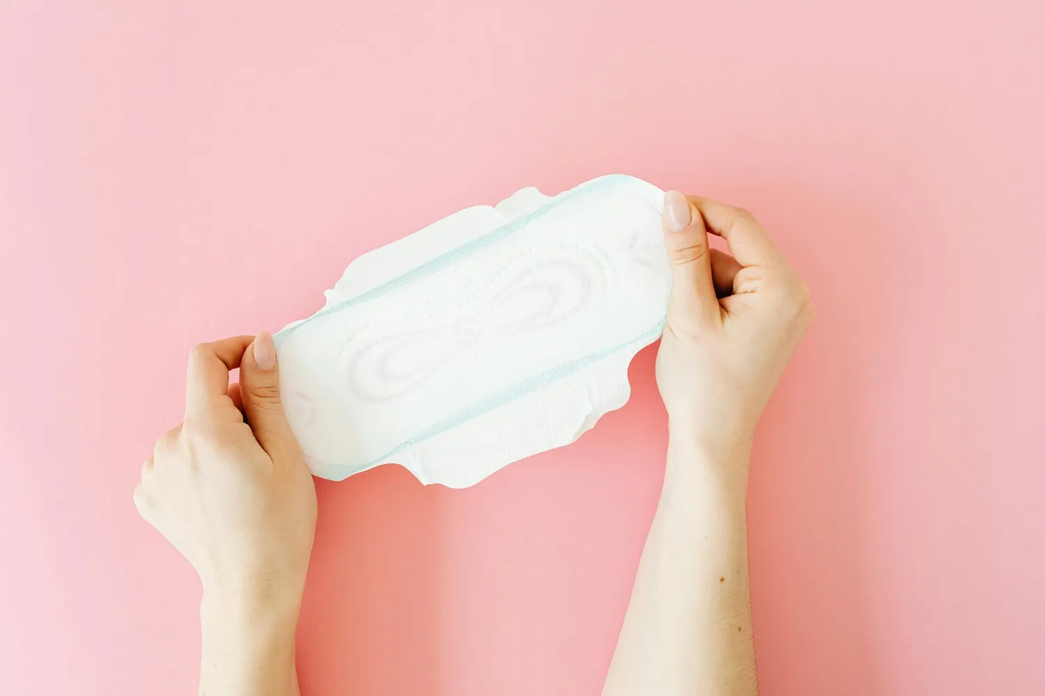 É possível parar a menstruação que já começou? Entenda
