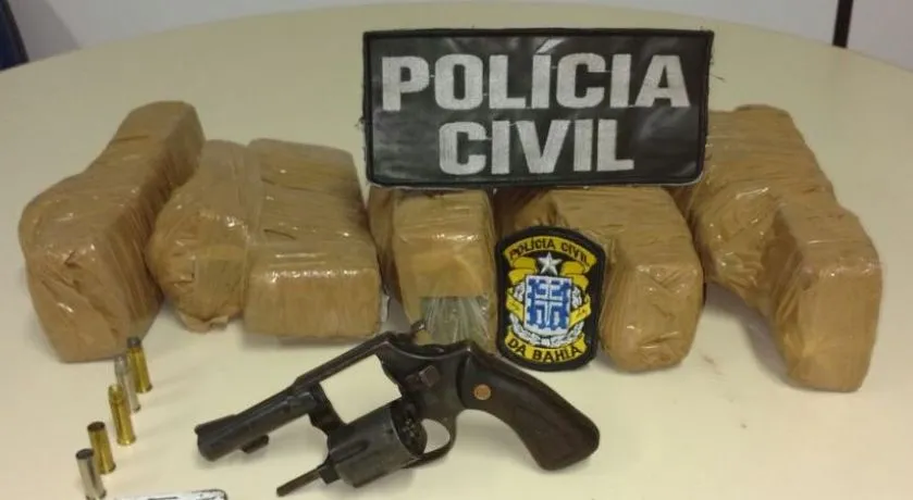FEIRA DE SANTANA: Após receber denúncia, polícia prende traficante com cinco quilos de maconha