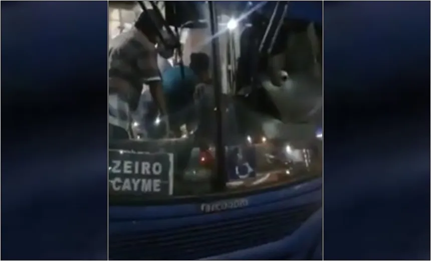 ?Que viagem é essa, véi?": aparentemente surtado, motorista tenta destruir ônibus lotado, em Salvador; assista