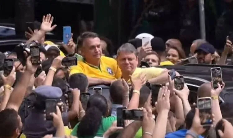 Bolsonaro participa de manifestação na Avenida Paulista