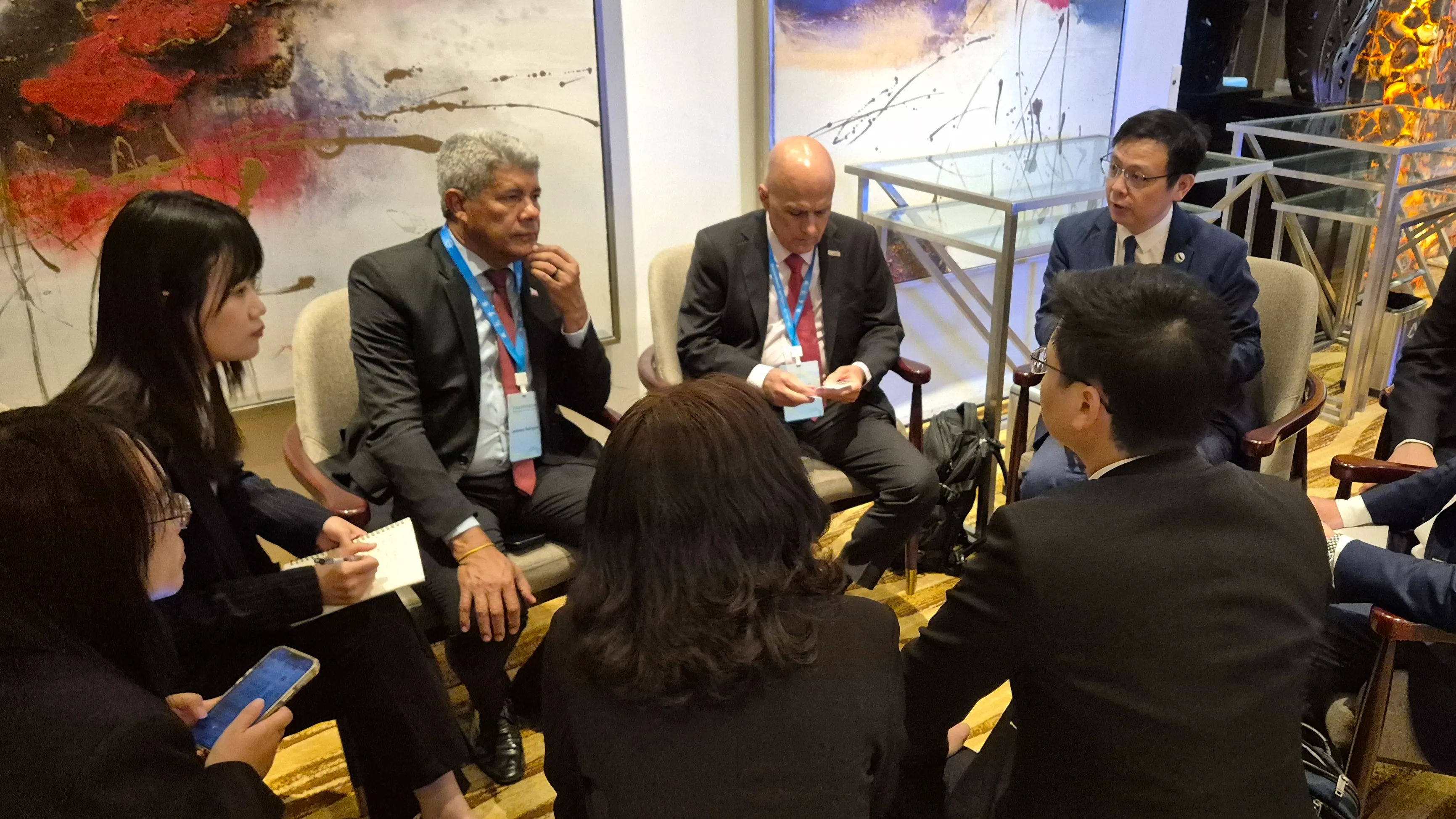 Jerônimo na China: governador apresenta Bahia a fornecedores da BYD