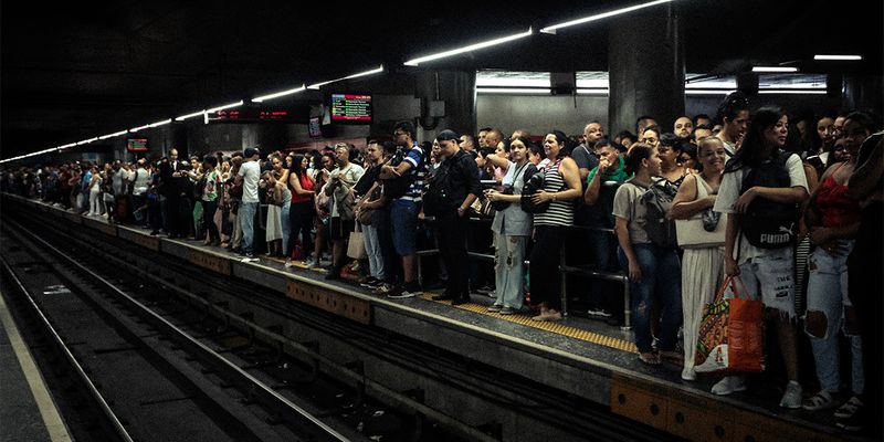 A plataforma do metrô transporta mais de 200 mil passageiros utilizam a Linha 1 diariamente, conectando bairros ao centro da cidade/Foto: Paulo Pinto