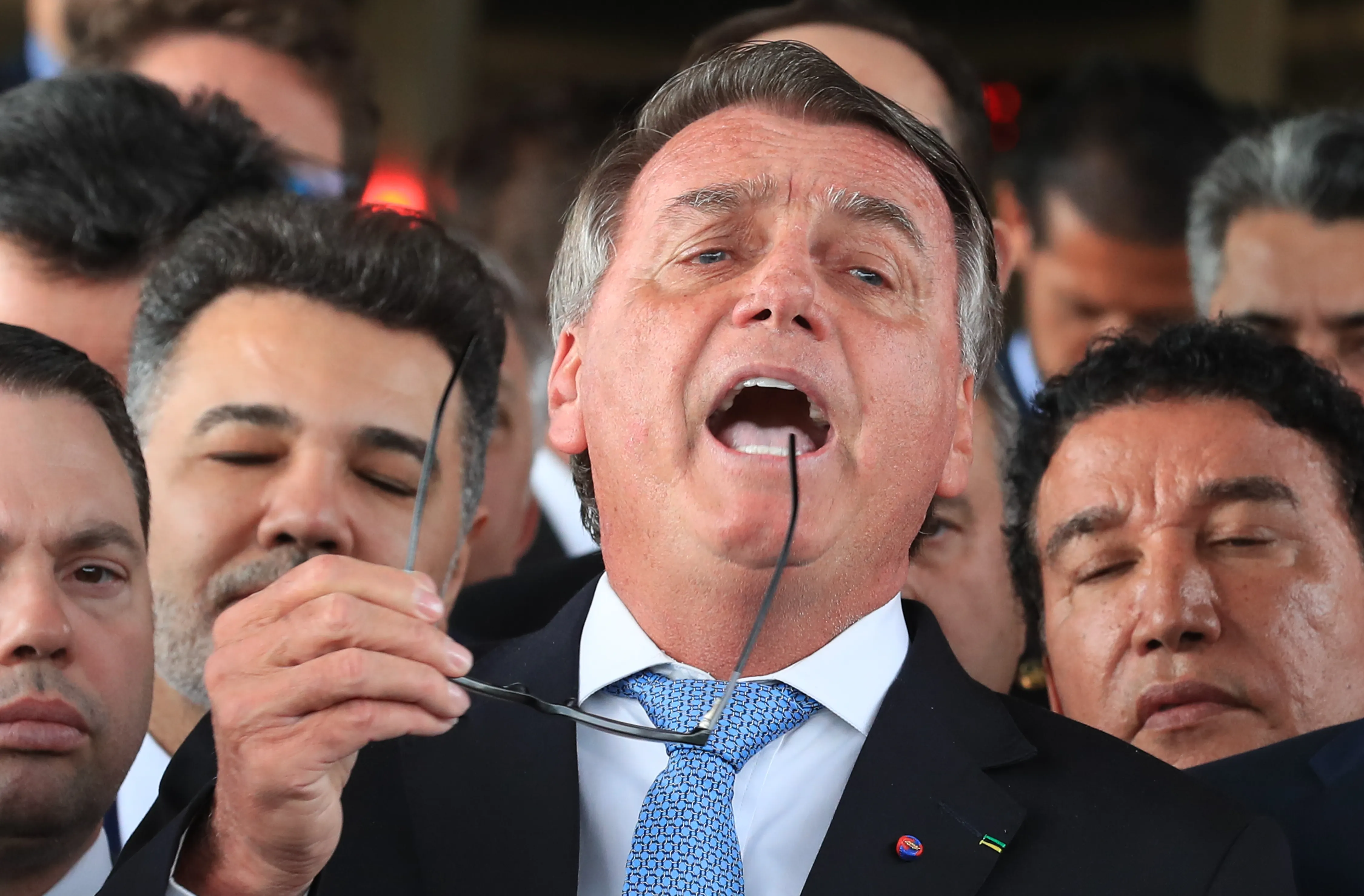 MP do DF investiga Bolsonaro por associar Lula a ditador 