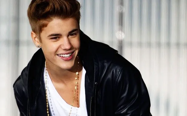 Justin Bieber posta foto de toalha e deixa fãs “suspirando”; confira
