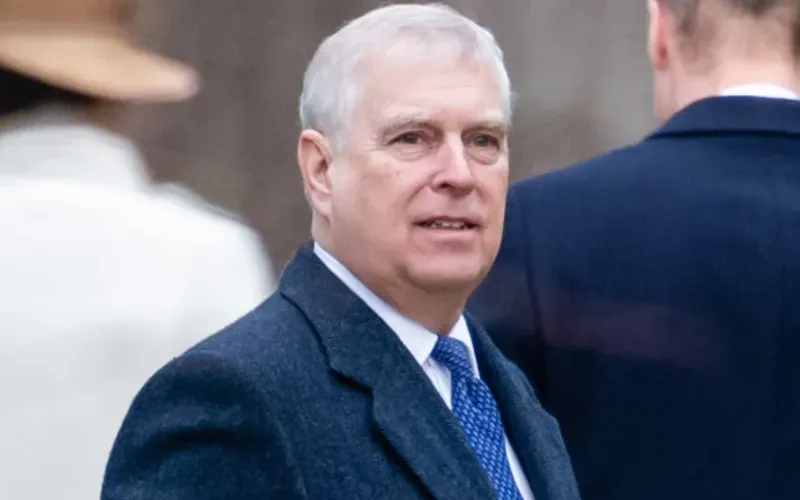 Príncipe Andrew é o terceiro filho da falecida Rainha Elizabeth II e irmão do atual rei Charles III/Foto: Reprodução