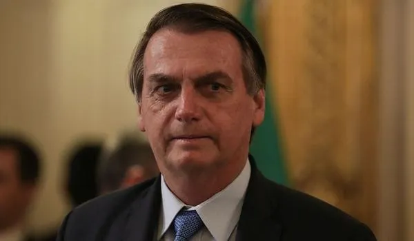 Temendo processos, Bolsonaro tenta aval do STF para nomear amigo do filho chefe da Polícia Federal