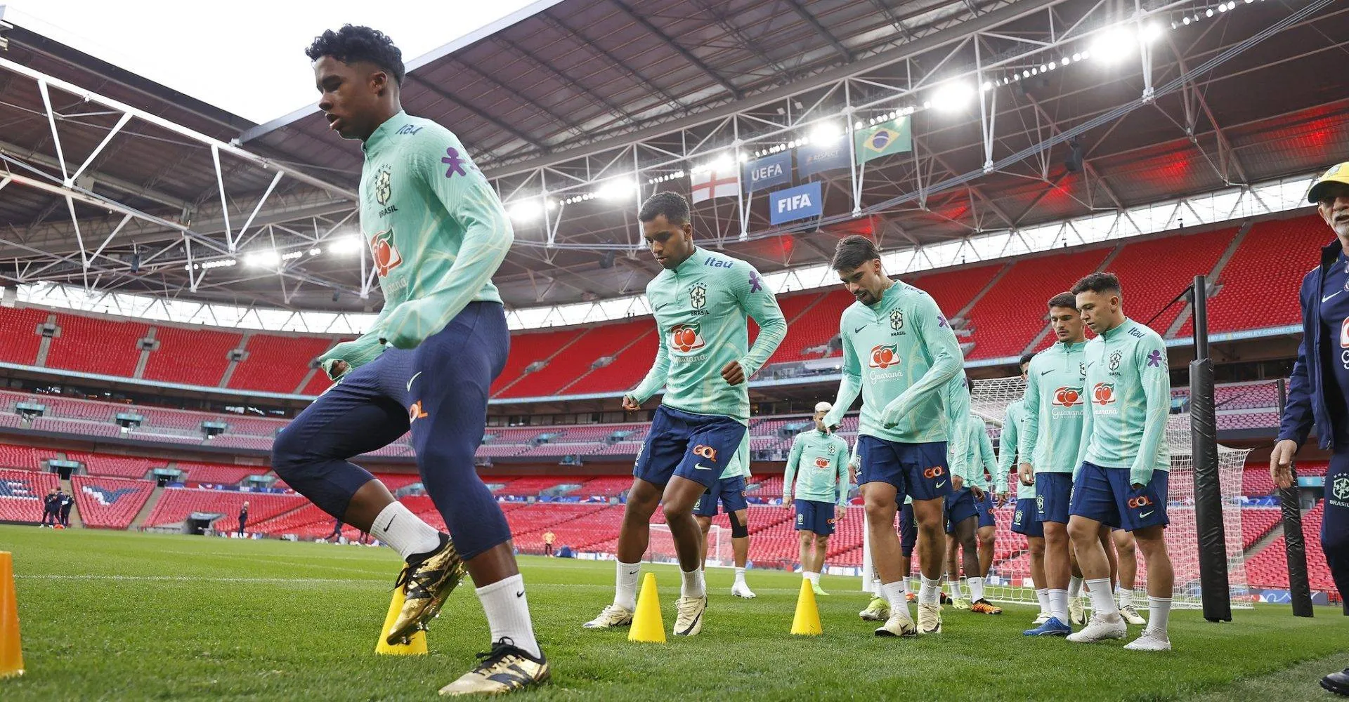 Na estreia de Dorival Jr., Brasil enfrenta Inglaterra em Londres; veja escalação