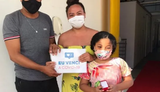 Cena de novela: paciente internada com Covid-19 em Salvador é pedida em casamento ao receber alta médica