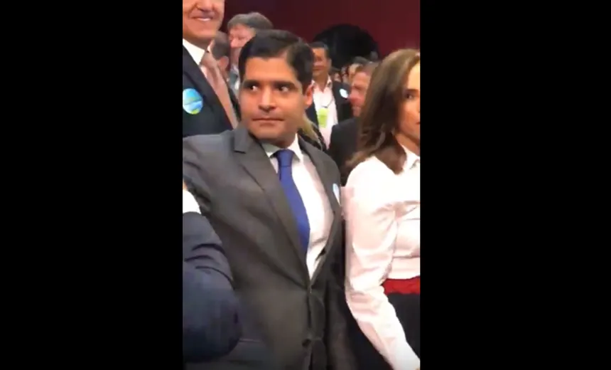 PRESIDÊNCIA DO DEM: ACM Neto é ovacionado por correligionários ao assumir a sigla; Vídeo
