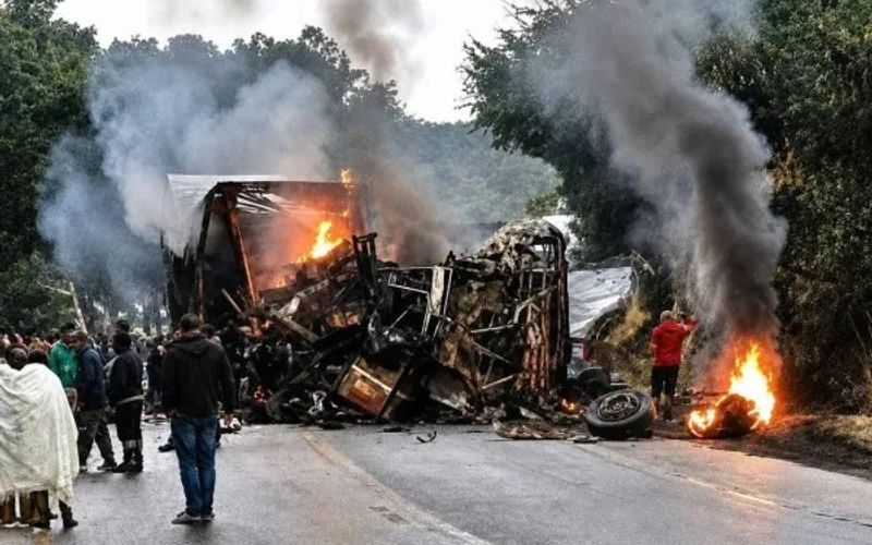 Em 2024, a Bahia registrou 2.993 v&iacute;timas fatais em acidentes de transporte terrestre, o maior n&uacute;mero dos &uacute;ltimos 25 anos, segundo a Superintend&ecirc;ncia de Estudos Econ&ocirc;micos e Sociais da Bahia (SEI)/Foto: Divulga&ccedil;&atilde;o/Corpo de Bombeiros&nbsp;
