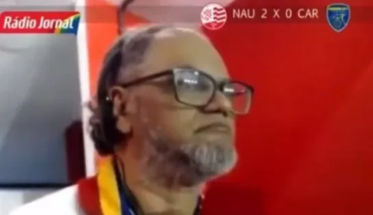 Radialista viraliza após derrubar câmera e perder papeis ao vivo 