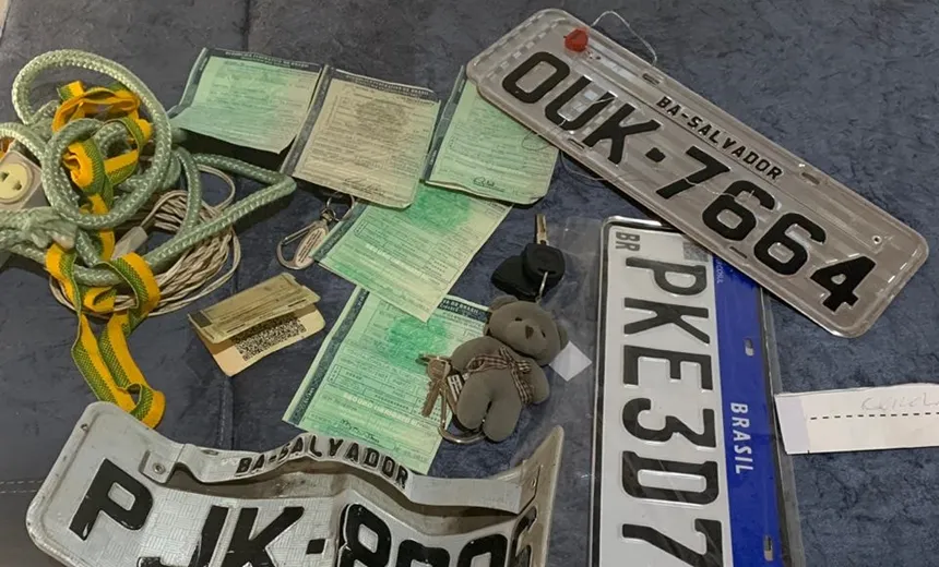 Ponto de desmanche de veículos é desmontado em Camaçari; homem é preso em flagrante
