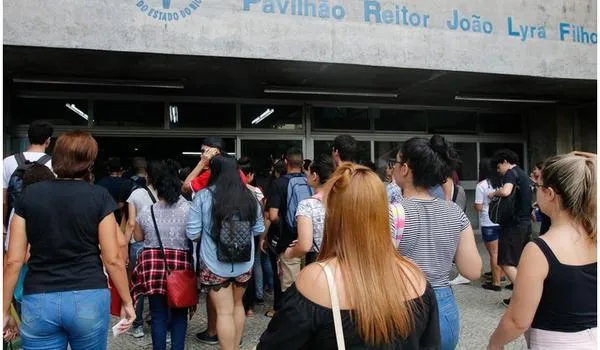 Enem 2020 tem 1,4 milhão de inscritos em 24 horas, diz ministro da Educação 