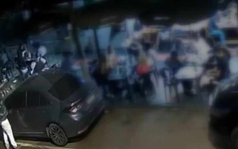 Atentado a tiros em Campo Mourão mobilizou equipes da Polícia Civil, Polícia Militar e do Esquadrão Antibombas. O adolescente de 16 anos apontado como suspeito segue foragido/Foto: Reprodução