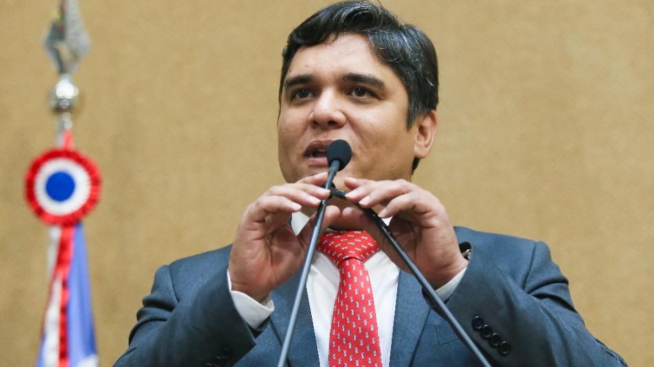 Deputado Vitor Bonfim solicita reembolso de R$ 21,6 mil por viagem à França; Foto: AscomALBA/AgênciaALBA