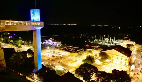 Elevador Lacerda e outros monumentos recebem iluminação especial pelo Novembro Azul