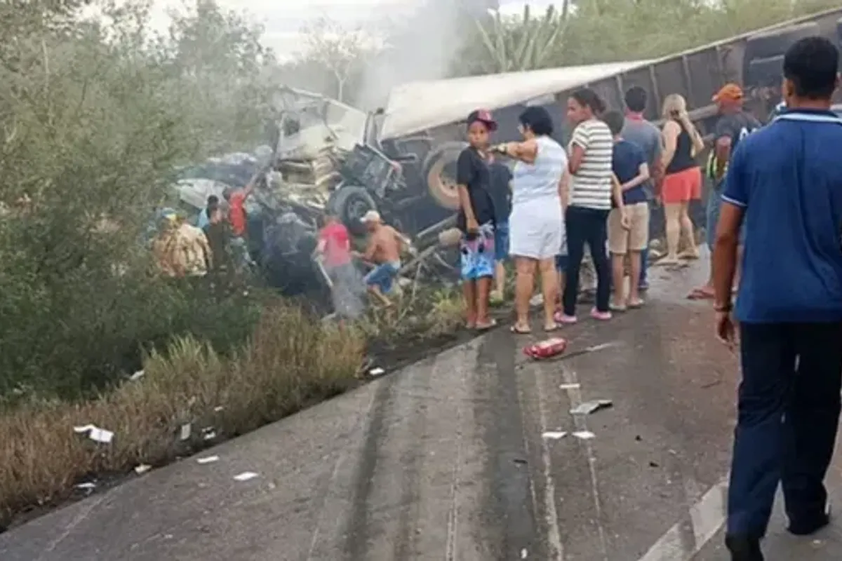 Acidente aa BR-116 deixou 16 mortos. Foto: Reprodu&ccedil;&atilde;o