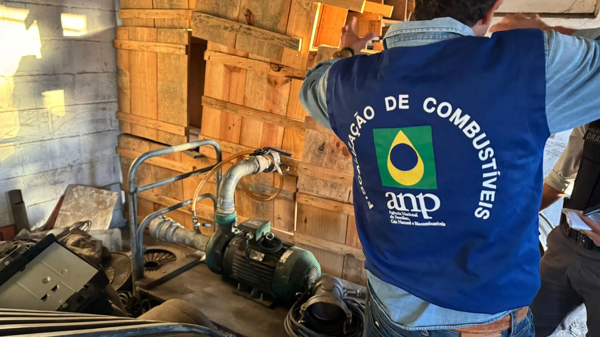 Polícia investiga  lavagem de dinheiro no setor de combustíveis. Foto: Tony Silva e Filipe Conceição