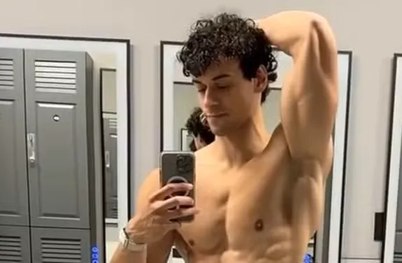 Filho de Carla Perez e Xanddy impressiona seguidores com corpo de fisioculturista